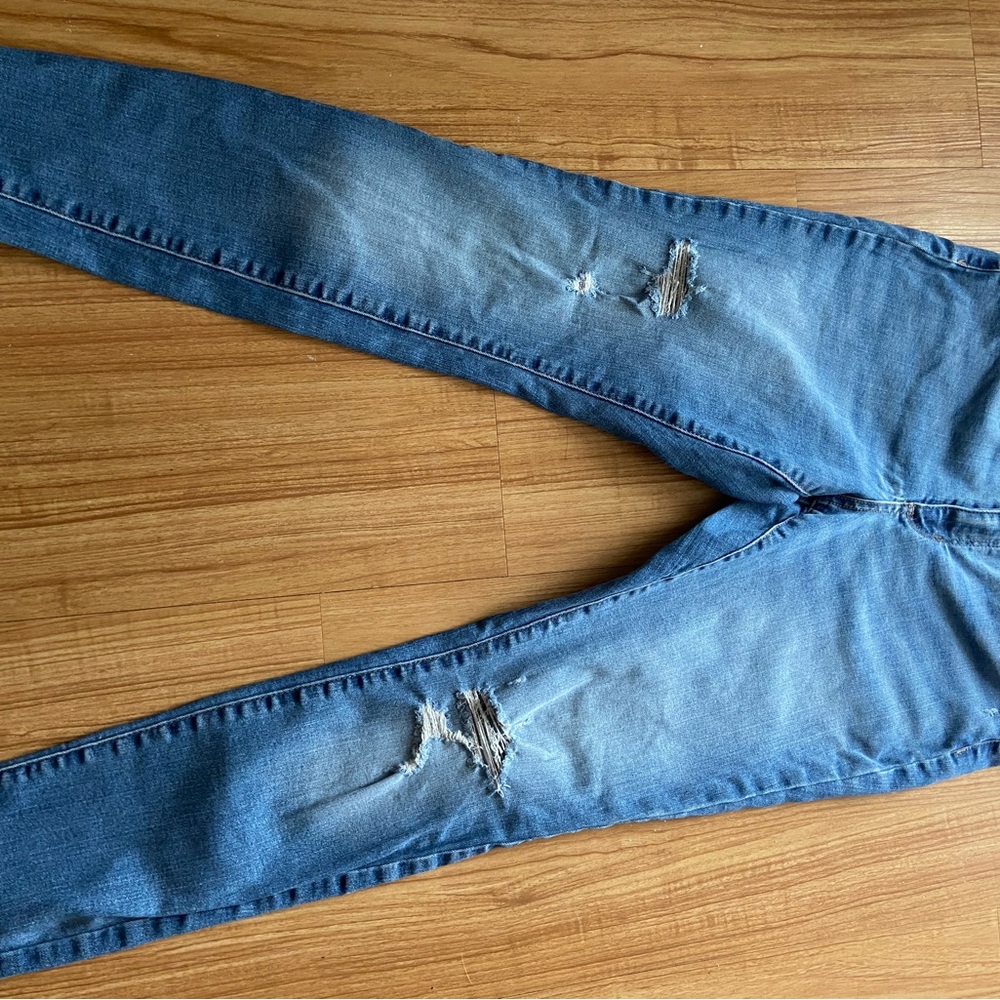 Women’s Blue Distressed Jeans